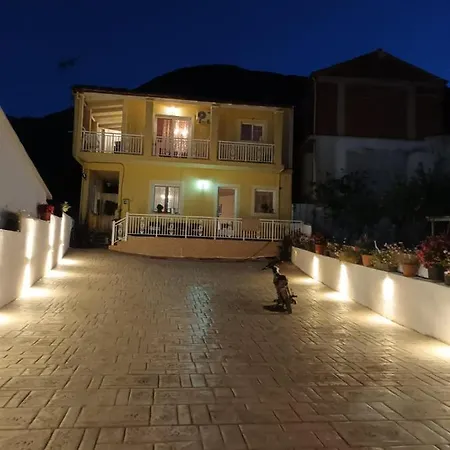 公寓 Konstantina Tsepekis House *